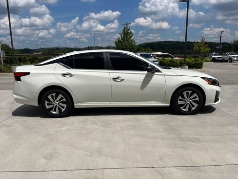 Used 2025 Nissan Altima 2.5 S FWD image 19