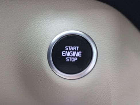 Used 2023 Volvo XC40 B4 Plus w/ Driver Assist Package image 12