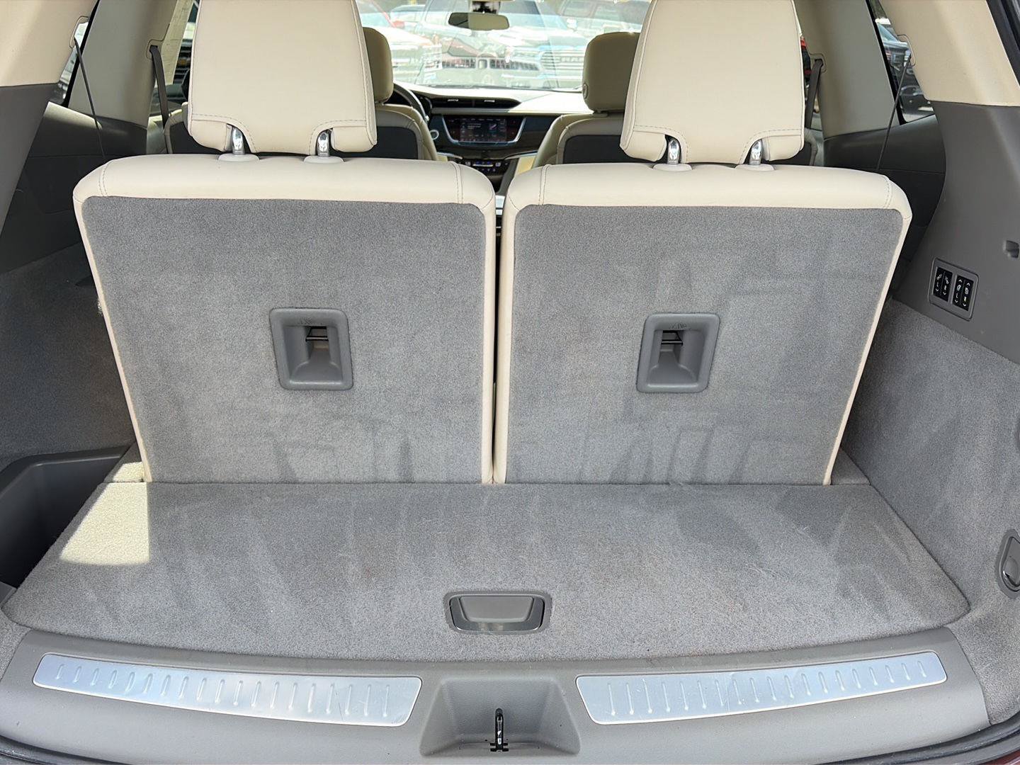 Used 2022 Cadillac XT6 Premium Luxury w/ LPO, Floor Liner Package AWD/4WD image 18