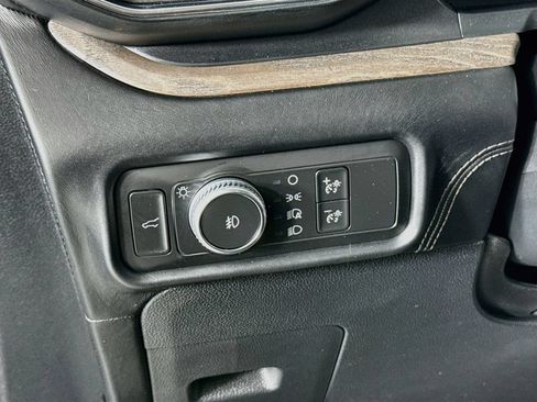 Used 2020 Ford Explorer Platinum w/ Premium Technology Package AWD/4WD image 11