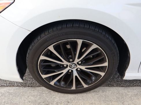 Used 2019 Toyota Camry SE image 4