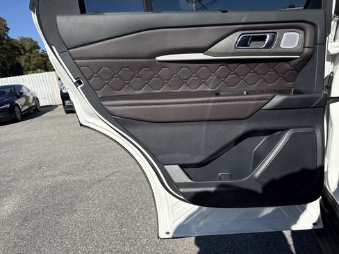 Used 2025 Ford Explorer Platinum w/ Ultimate Package image 41