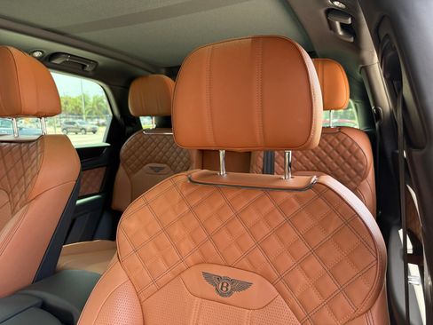 Used 2022 Bentley Bentayga AWD/4WD image 23