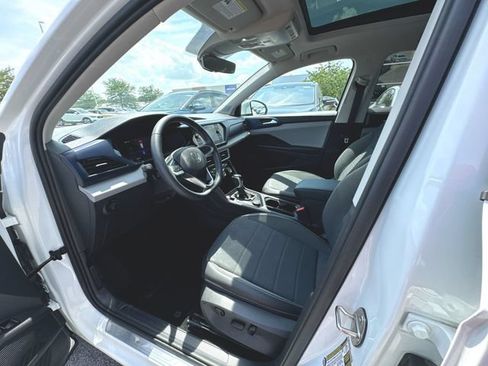Certified 2023 Volkswagen Taos SE w/ Panoramic Sunroof Package AWD/4WD image 10