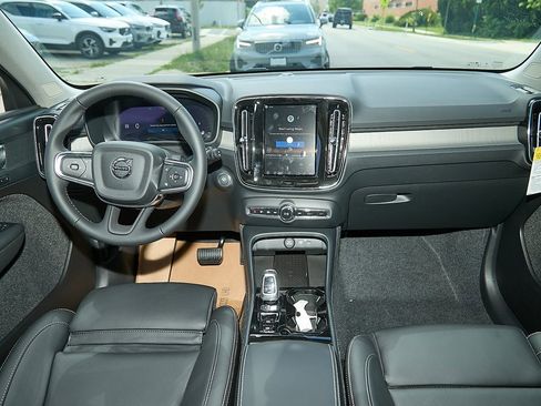 New 2026 Volvo XC40 B5 Plus w/ Protection Package Premier image 18