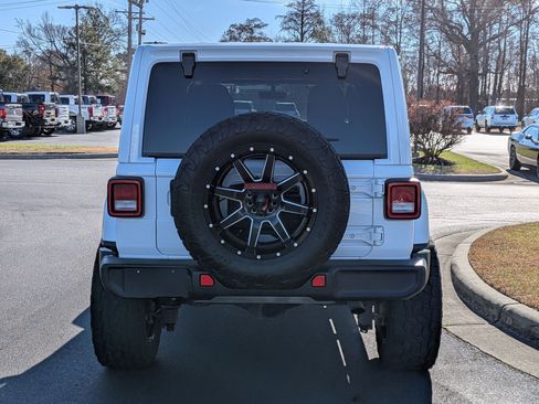 Used 2022 Jeep Wrangler Unlimited Sahara image 6