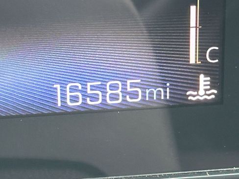 Used 2025 Chevrolet Trax LT image 38