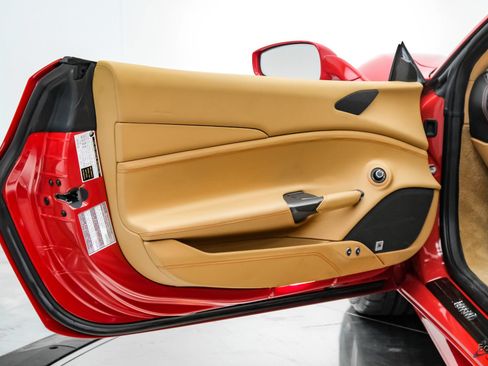 Used 2017 Ferrari 488 GTB RWD image 94