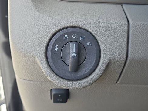 Used 2014 Lincoln Navigator Base image 29
