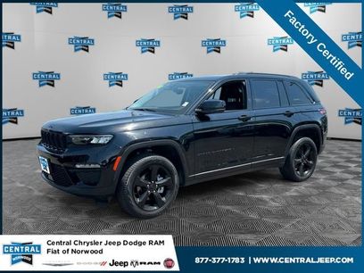Used 2023 Jeep Grand Cherokee Limited w/ Black Appearance Package
