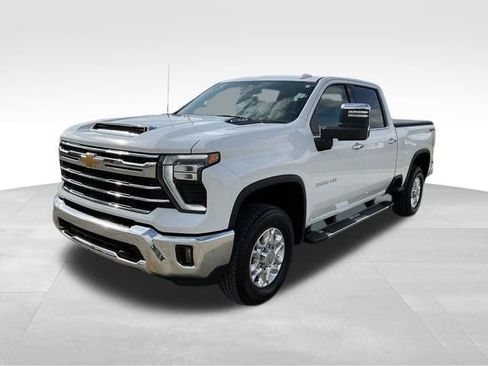 Used 2024 Chevrolet Silverado 2500 LTZ image 3