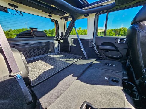 Used 2021 Jeep Wrangler Unlimited Sahara AWD/4WD image 37