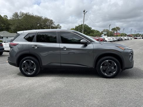 Used 2024 Nissan Rogue SV AWD/4WD image 6