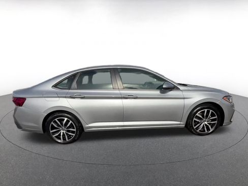 Used 2025 Volkswagen Jetta SE image 16