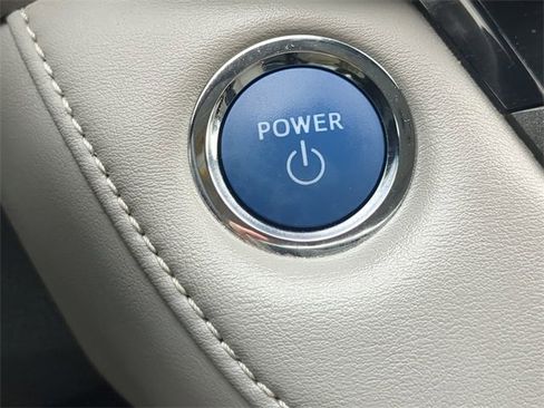 Used 2018 Toyota RAV4 Limited w/ Advanced Technology Package image 29