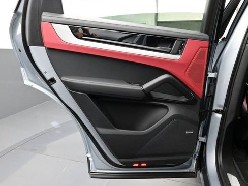 Certified 2025 Porsche Cayenne Coupe AWD/4WD image 13