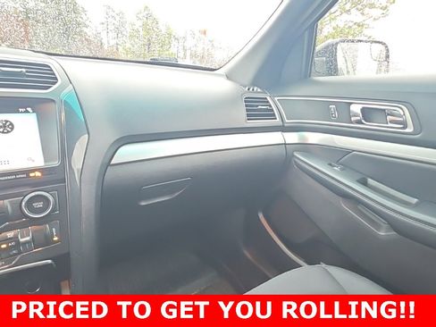 Used 2017 Ford Explorer XLT w/ Equipment Group 201A image 25