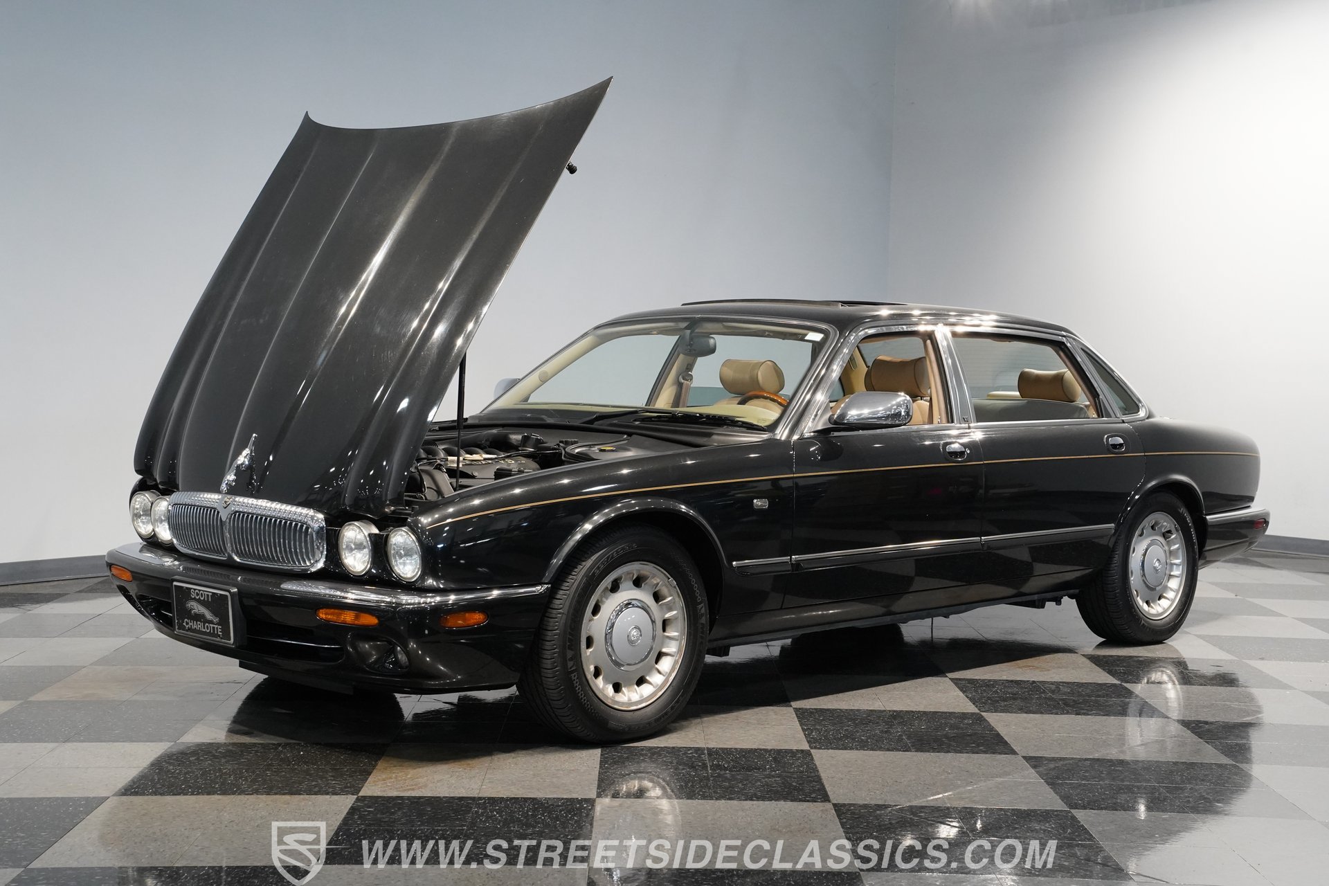 Used 1998 Jaguar XJ8 L RWD image 32