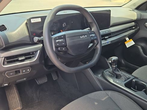 Used 2025 Kia K4 FWD image 17