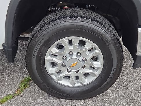 Used 2025 Chevrolet Silverado 2500 LT AWD/4WD image 7