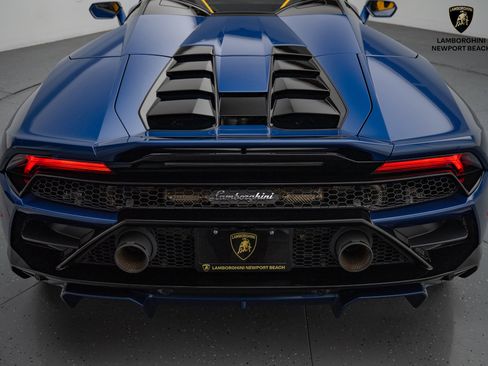 Used 2023 Lamborghini Huracan EVO image 15
