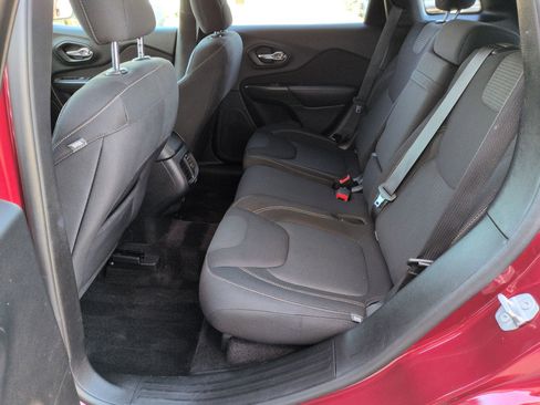 Used 2017 Jeep Cherokee Latitude w/ Cold Weather Group image 21