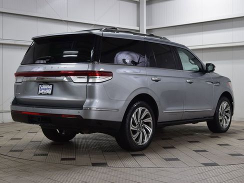 Used 2022 Lincoln Navigator Reserve image 8