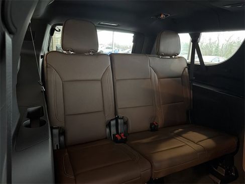 New 2026 Chevrolet Suburban High Country image 17
