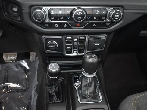 Used 2024 Jeep Wrangler Unlimited Sahara AWD/4WD image 18