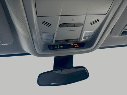 Used 2023 GMC Acadia SLT w/ Preferred Package image 20