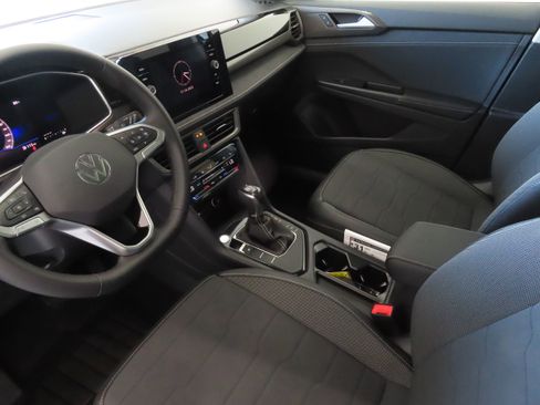New 2026 Volkswagen Taos SE FWD image 22