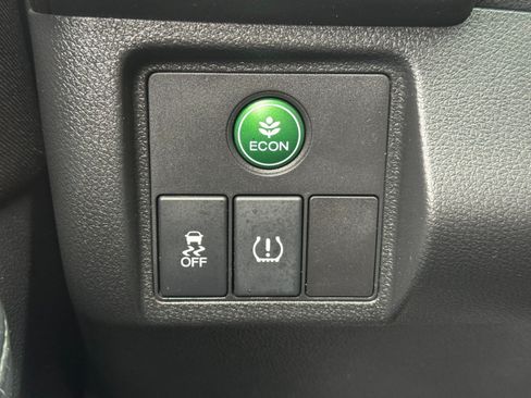 Used 2018 Honda HR-V EX image 17