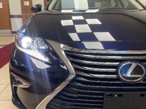 Used 2018 Lexus ES 350 w/ Premier Package image 10