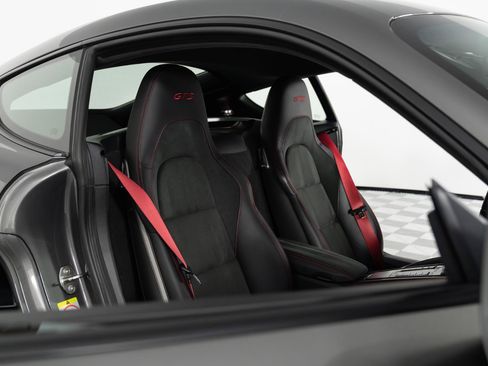 Used 2024 Porsche 718 Cayman GTS RWD image 9