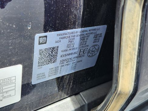 Used 2024 GMC Yukon AT4 w/ Technology Package AWD/4WD image 27