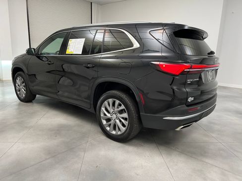 Used 2025 Buick Enclave Preferred AWD/4WD image 6
