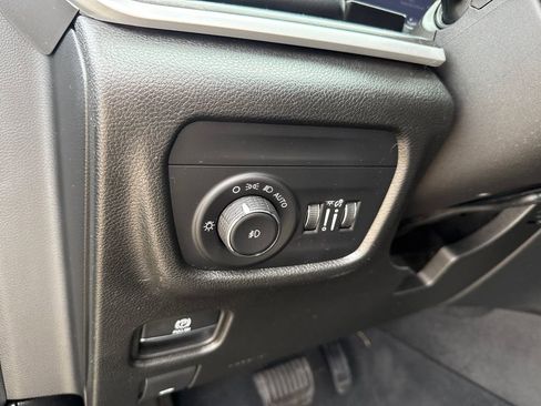Used 2023 Jeep Grand Cherokee Limited AWD/4WD image 11