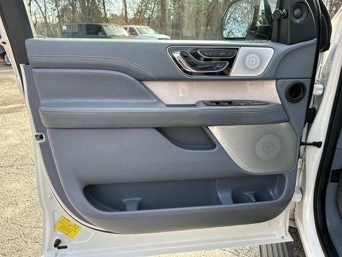 Used 2020 Lincoln Navigator L Black Label w/ Cargo Convenience Package image 10