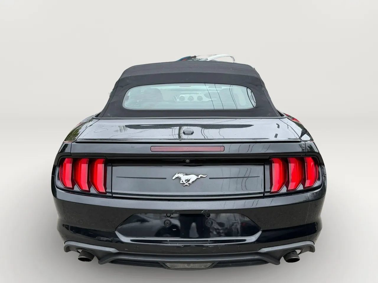 Used 2020 Ford Mustang Premium RWD image 4