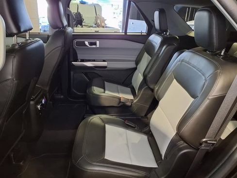 Used 2023 Ford Explorer XLT w/ Equipment Group 202A AWD/4WD image 22