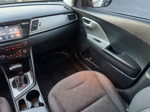 Used 2019 Kia Niro LX image 27