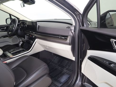 Used 2024 Kia Carnival EX FWD image 47