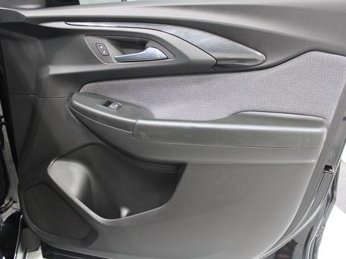 Used 2023 Chevrolet TrailBlazer LT FWD image 25