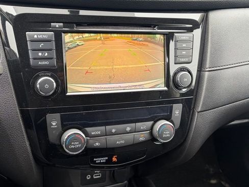 Used 2018 Nissan Rogue SV AWD/4WD image 3