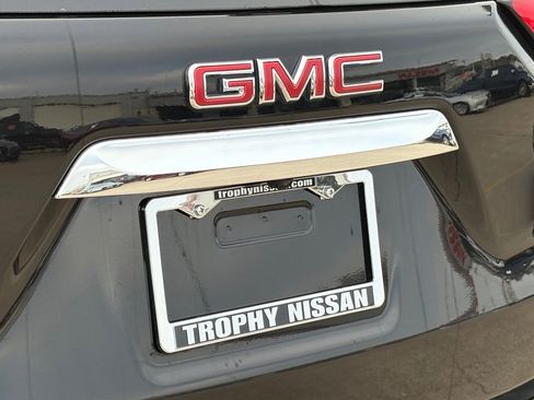 Used 2024 GMC Terrain SLE image 8