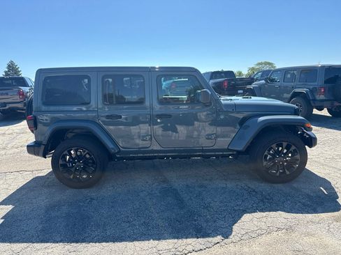 Used 2025 Jeep Wrangler Unlimited Sahara w/ Safety Group AWD/4WD image 5