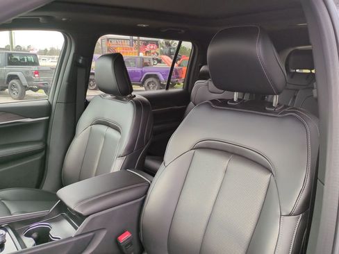 New 2026 Jeep Grand Cherokee L Limited w/ Luxury Tech Group II RWD image 15