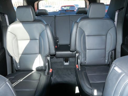 Used 2023 Chevrolet Traverse LT AWD/4WD image 13