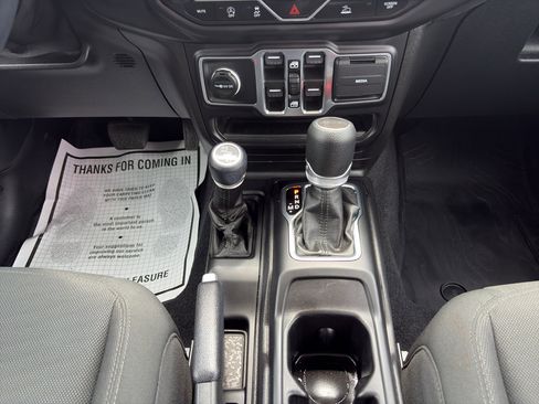 Used 2021 Jeep Gladiator Sport AWD/4WD image 21