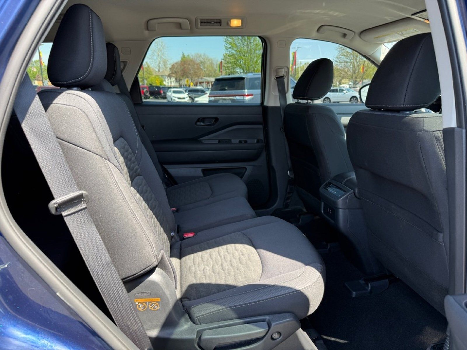 Used 2025 Nissan Pathfinder SV FWD image 23